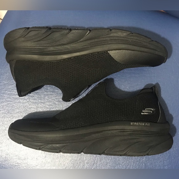 Skechers D’Lux Walker relaxed fit slip-on, women’s, black - Picture 12 of 16